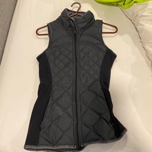 Lululemon Vest lightly worn. Looks brand new